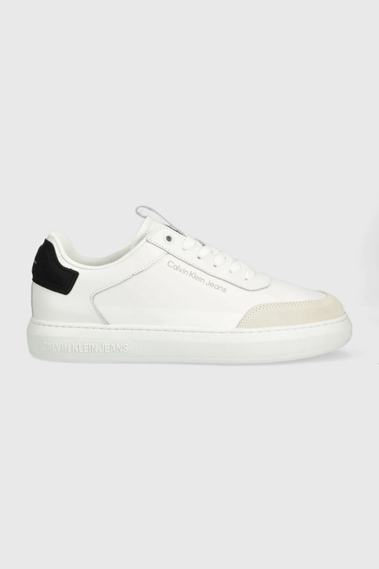 Calvin Klein Jeans sneakersy skórzane CASUAL CUPSOLE HIGH/LOW FREQ skóra zamszowa biały YM0YM00670