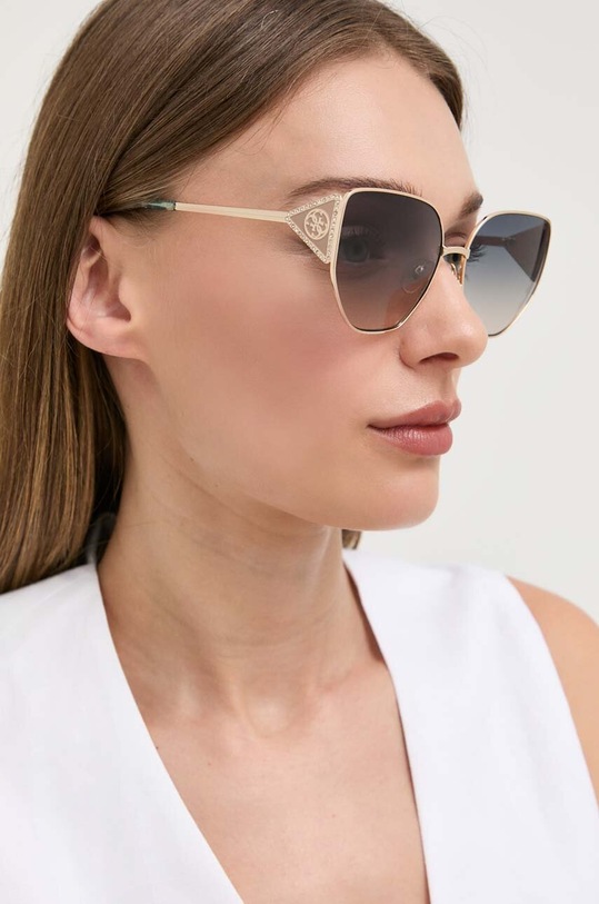 Сонцезахисні окуляри Guess однотонна з деталлю бежевий GU7875.6033W