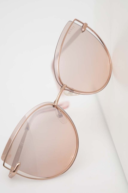 Sluneční brýle Guess zlatá GU7617.28U