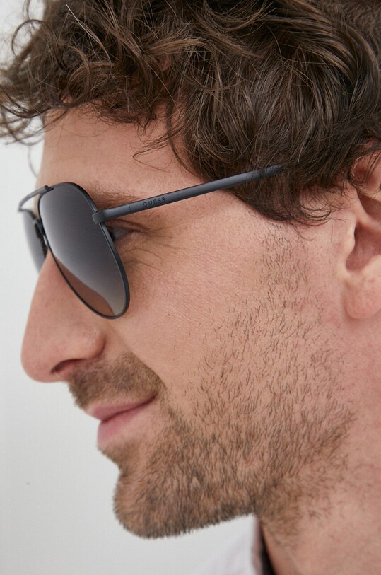 Guess okulary przeciwsłoneczne czarny GU00059.6202W