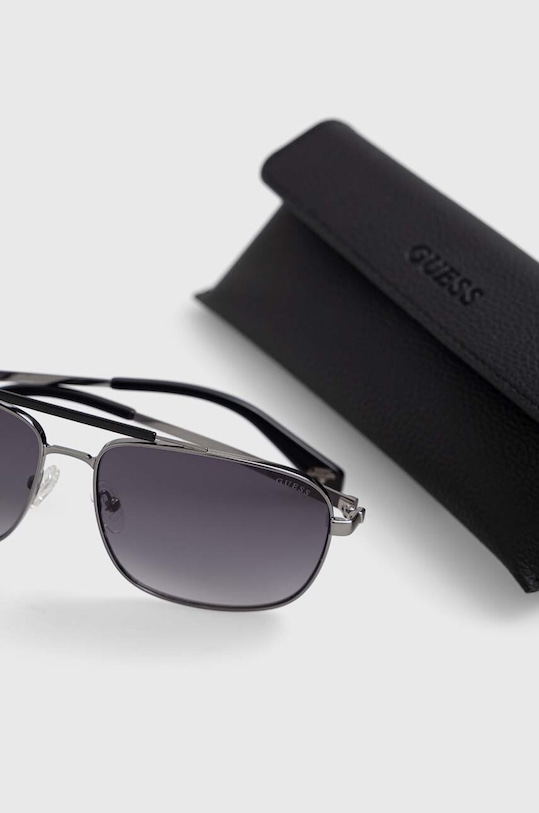 Солнцезащитные очки Guess чёрный GU5210.6208B