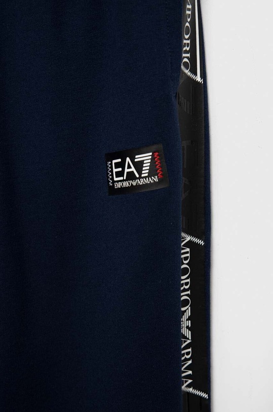 CHLAPEC Dětské bavlněné tepláky EA7 Emporio Armani 3RBP56.BJ05Z námořnická modř
