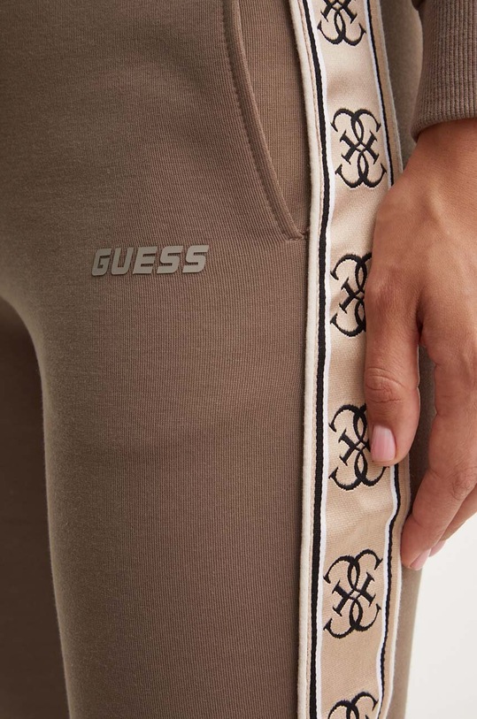 Guess spodnie dresowe BRITNEY brązowy V2YB15.KB3P2