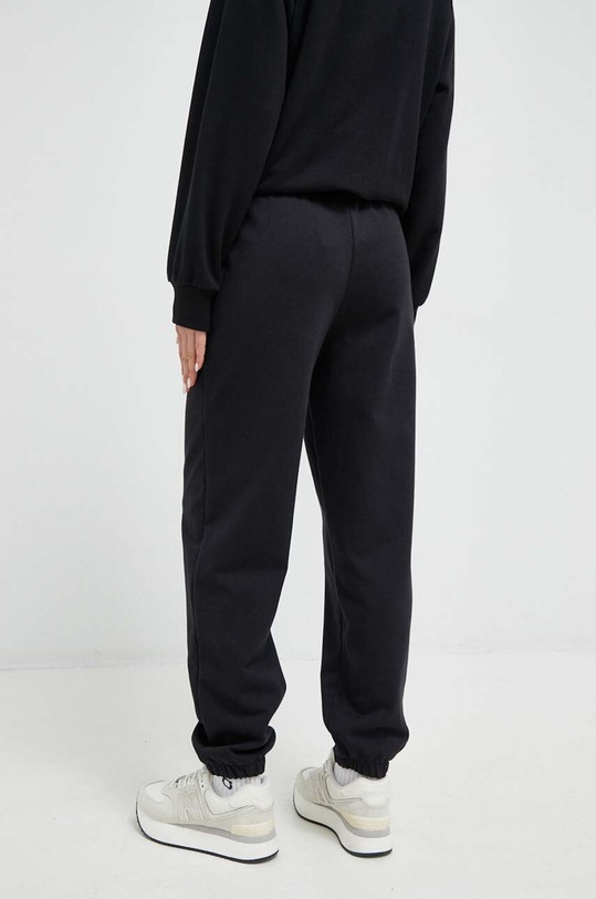 Îmbrăcăminte New Balance pantaloni de trening WP31530BK negru