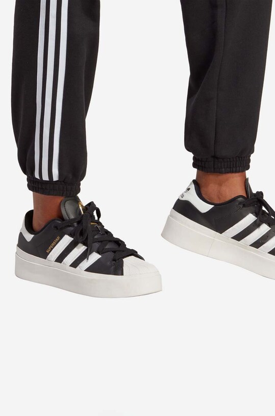 Памучен спортен панталон adidas Originals IB7457 черен