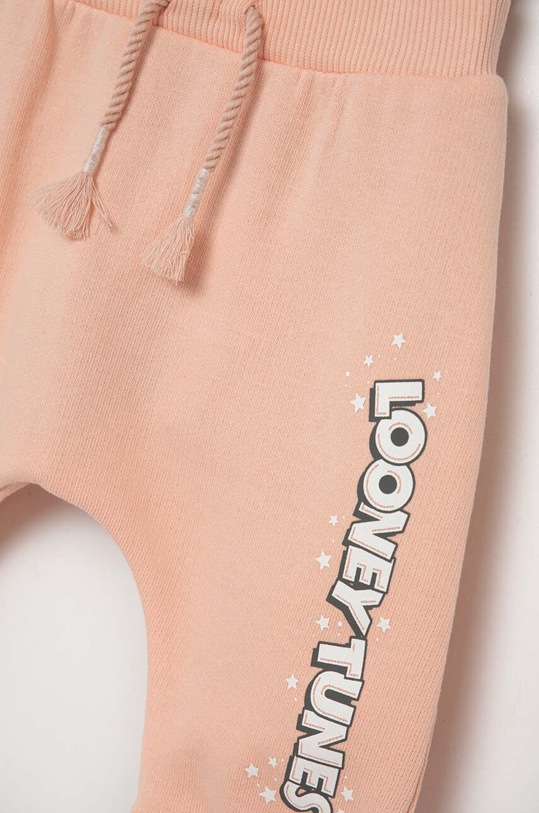 Chłopiec United Colors of Benetton spodnie dresowe bawełniane niemowlęce x Looney Tunes 3J68AF012.W.SEASONAL pomarańczowy