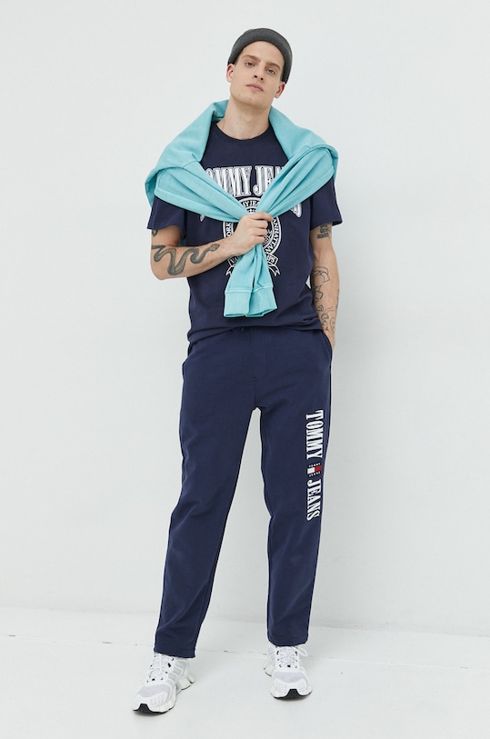 Bavlnené tepláky Tommy Jeans DM0DM15792.PPYX tmavomodrá SS23