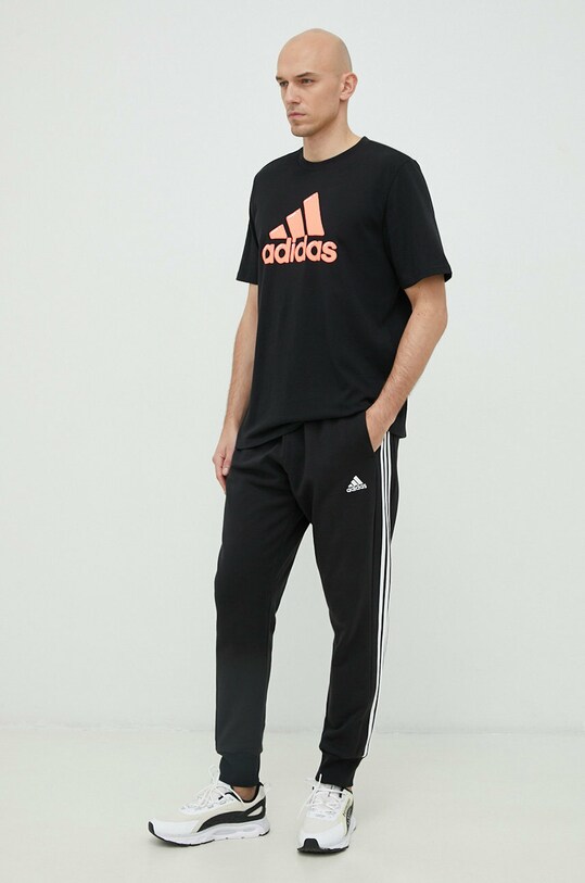 Βαμβακερό παντελόνι adidas HA4337 μαύρο SS23