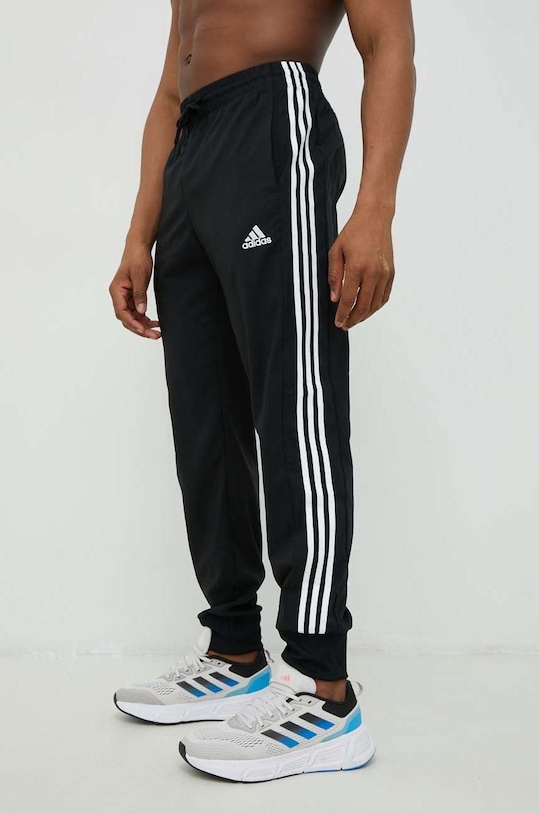 adidas spodnie treningowe Essentials aplikacja czarny IC0041