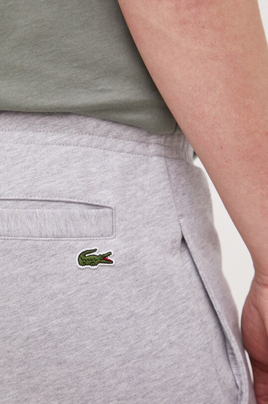 Βαμβακερό παντελόνι Lacoste γκρί XH5089
