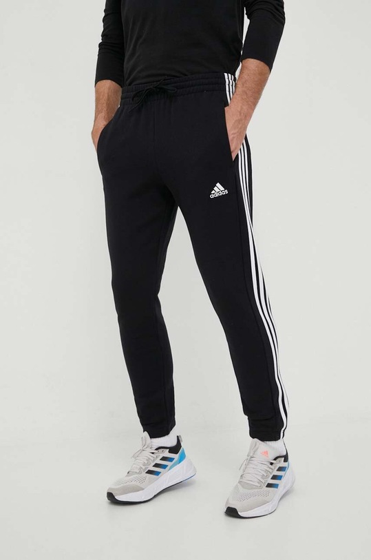 adidas spodnie dresowe bawełniane Essentials aplikacja czarny IC0050