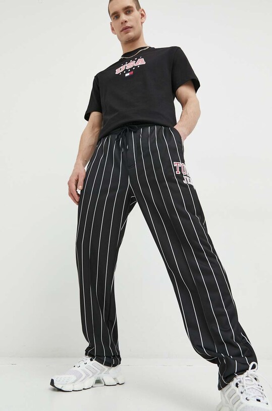 Tepláky Tommy Jeans nášivka černá DM0DM16339.PPYX