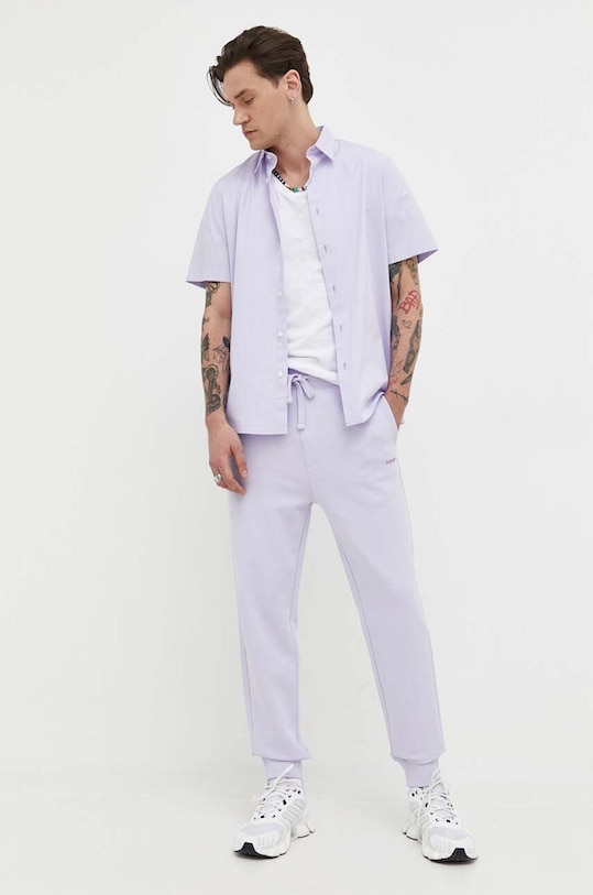 Βαμβακερό παντελόνι HUGO 50489617 μωβ SS25