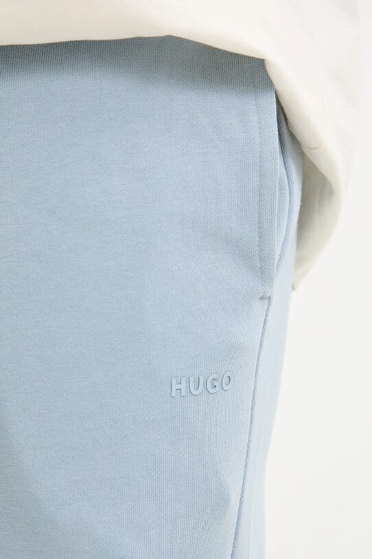 Памучен спортен панталон HUGO син 50489617