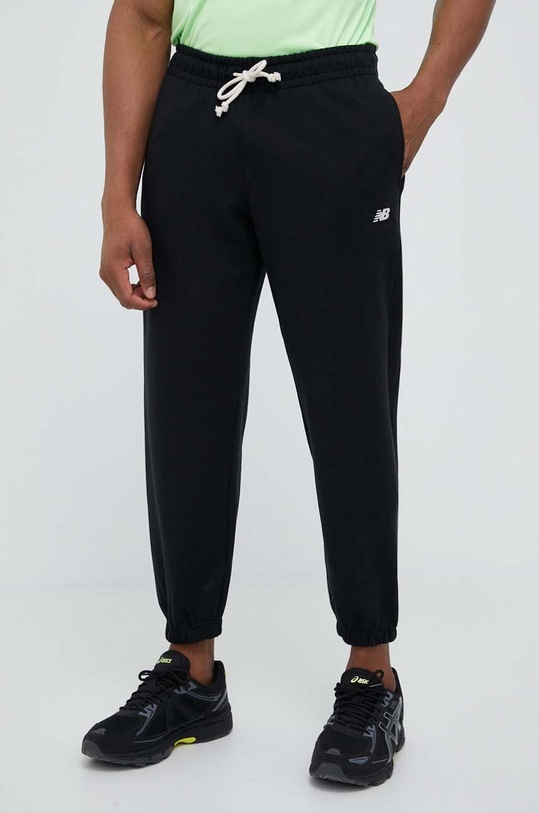 Спортен панталон New Balance Athletics Remastered памук черен MP31503BK