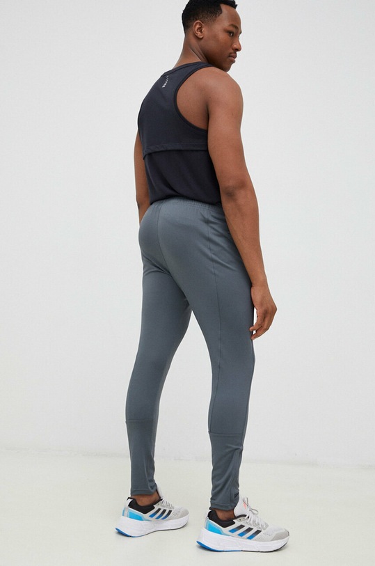 Oblečenie Tréningové nohavice Under Armour Challenger 1365417 sivá