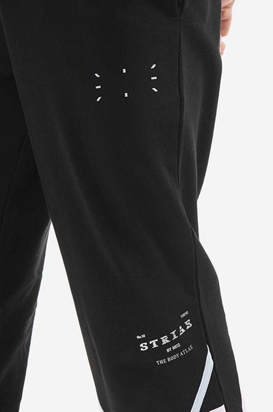 MCQ spodnie dresowe bawełniane Taped czarny 647262RST771000