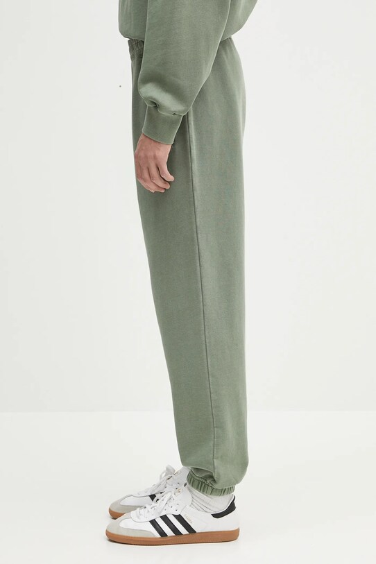 Памучен спортен панталон Carhartt WIP Nelson Sweat Pant I029961.1YFGD зелен SS25