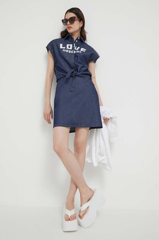 Bavlněné šaty Love Moschino W.V.J92.01.T.174A námořnická modř SS23