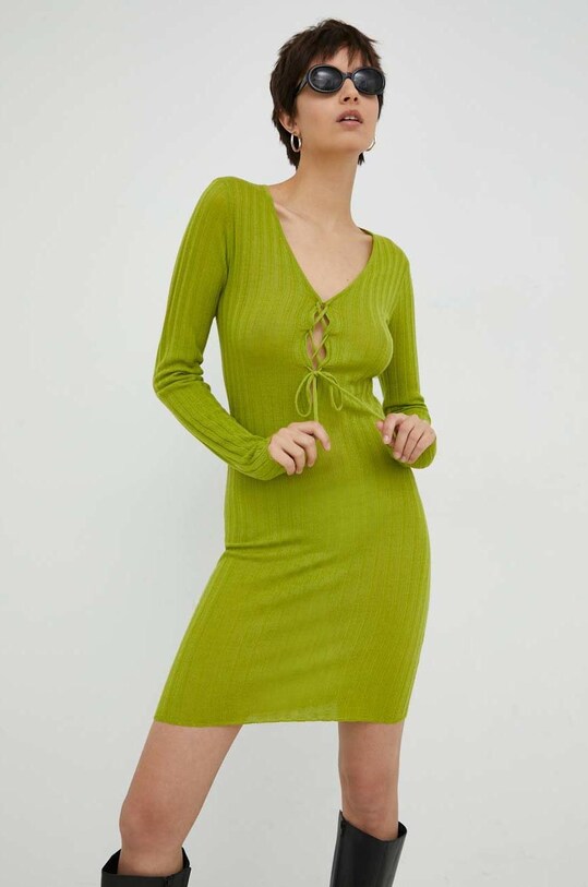 Résumé rochie din lana legat verde 17630970