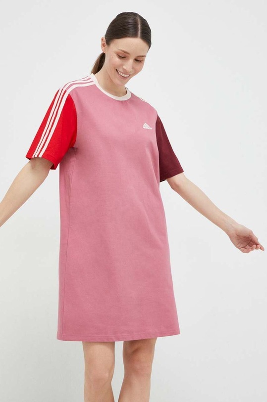 Βαμβακερό φόρεμα adidas με μοτίβο ροζ IC1461