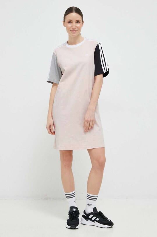 Bombažna obleka adidas IC1462 roza SS23