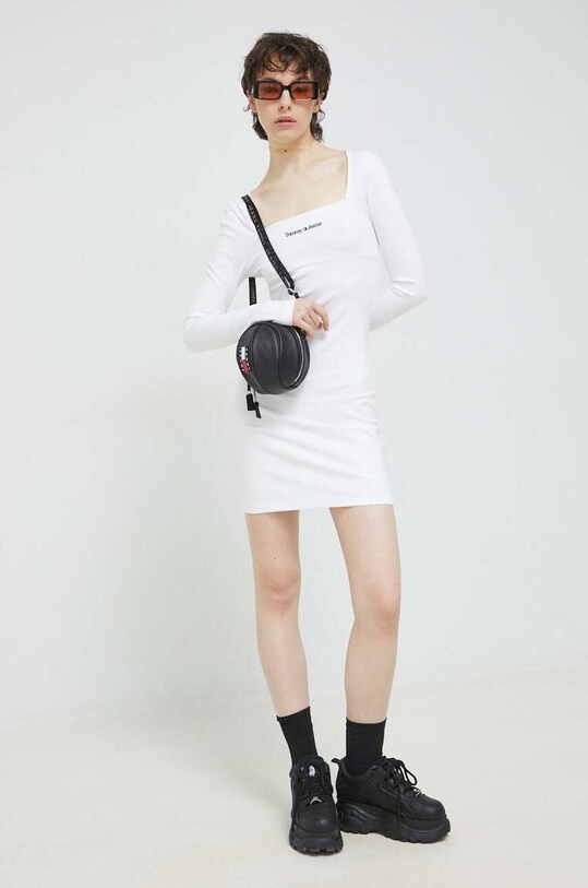 Tommy Jeans sukienka DW0DW15347.PPYX biały SS23
