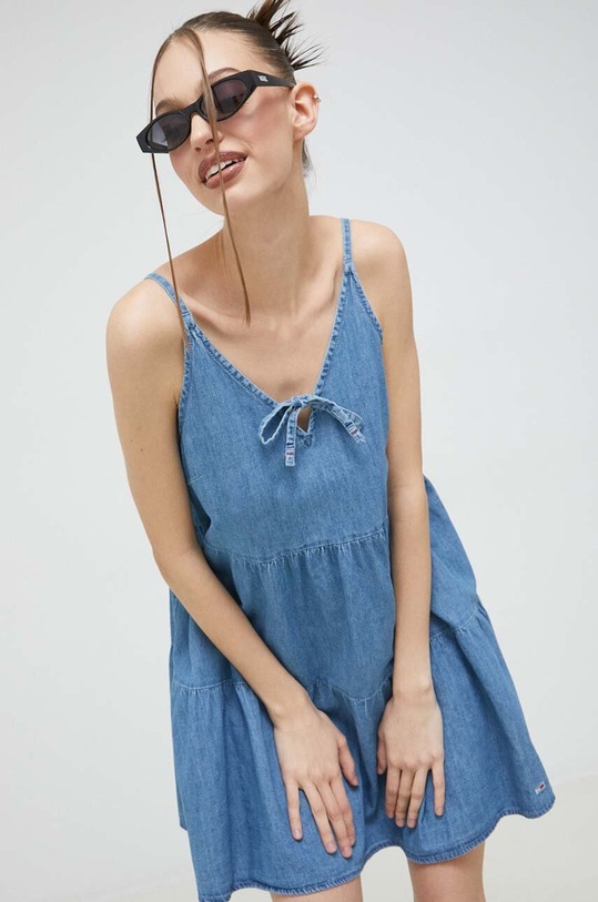 Tommy Jeans sukienka jeansowa bawełna niebieski DW0DW15185.PPYX