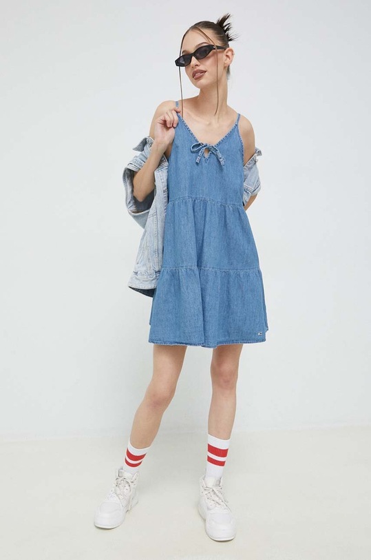 Tommy Jeans sukienka jeansowa DW0DW15185.PPYX niebieski SS23