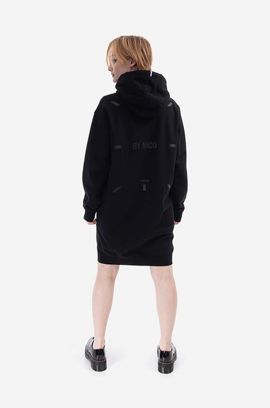 MCQ sukienka bawełniana Hoodie 624588RSJ761000 czarny SS23