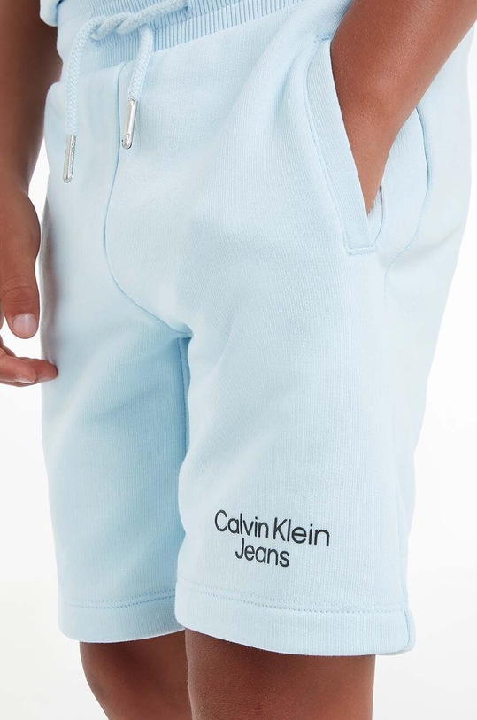 Calvin Klein Jeans szorty dziecięce IB0IB01290.PPYX niebieski
