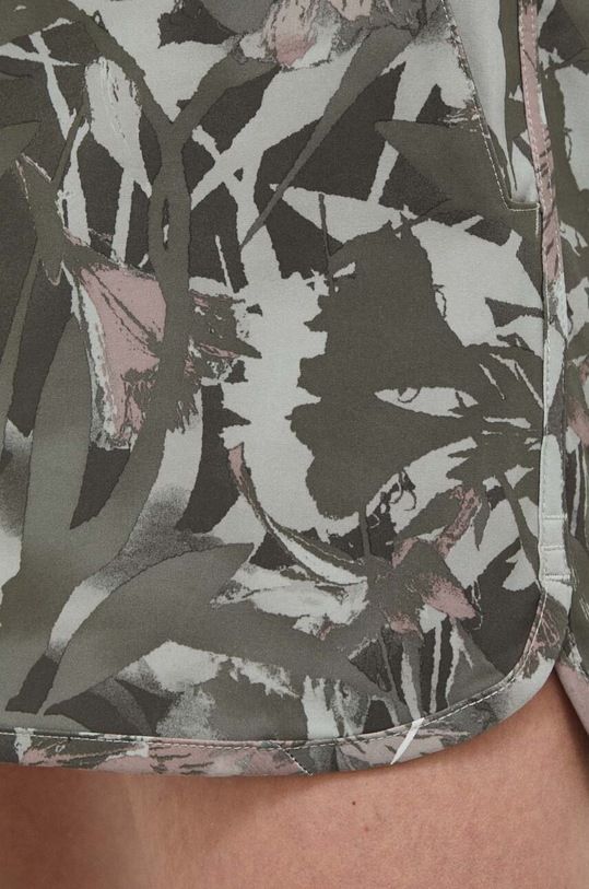 Columbia pantaloni scurti verde 1933562.SS23