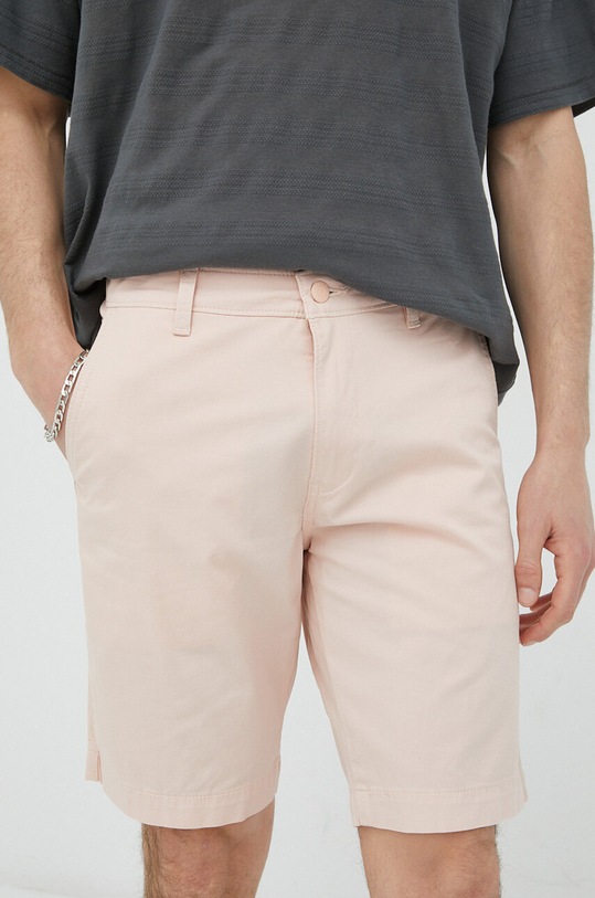Levi's pantaloni scurti panza roz 17202.0044