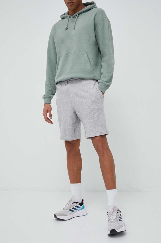 Памучен къс панталон adidas памук сив IC9816