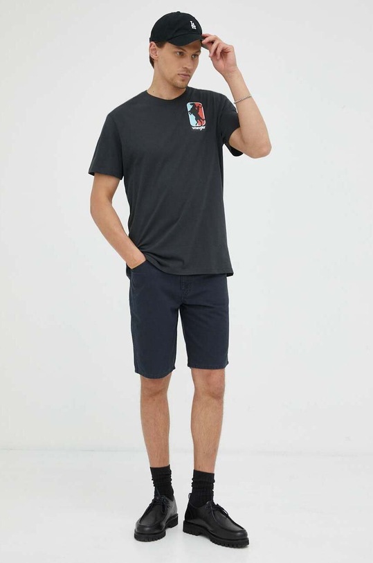Βαμβακερό σορτσάκι Wrangler W16WDRXAE σκούρο μπλε SS23