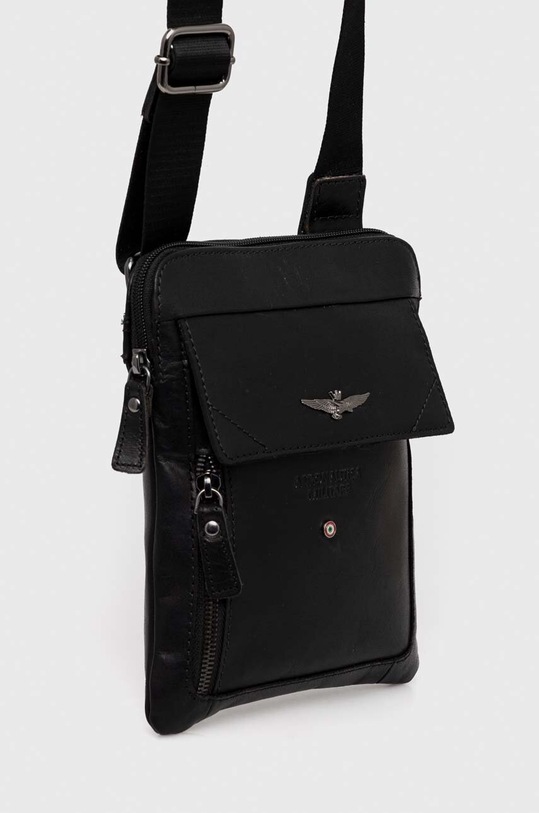 Usnjena torbica za okoli pasu Aeronautica Militare AM301 črna SS23