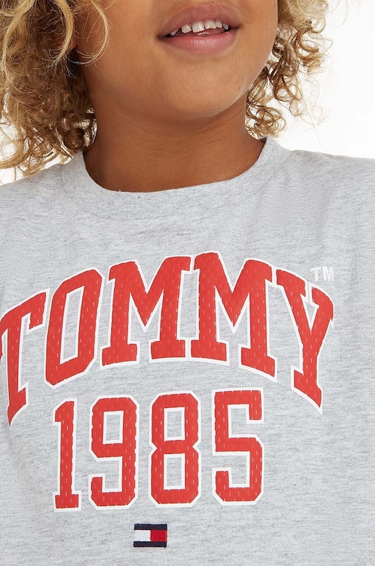 Dětské bavlněné tričko Tommy Hilfiger KB0KB08206.PPYX šedá