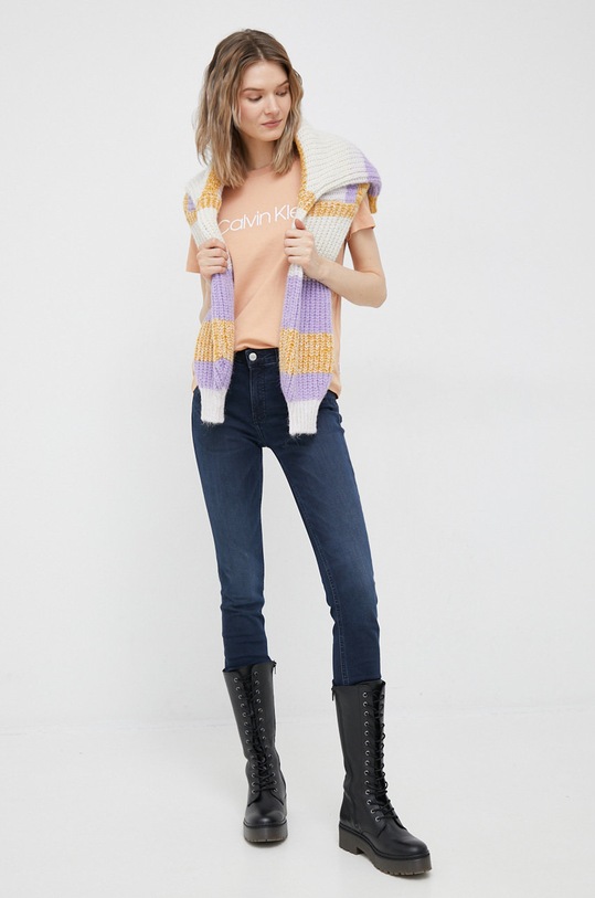 Bombažna kratka majica Calvin Klein K20K202142.PPYX oranžna SS23