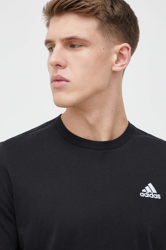 Памучна тениска adidas черен IC9282