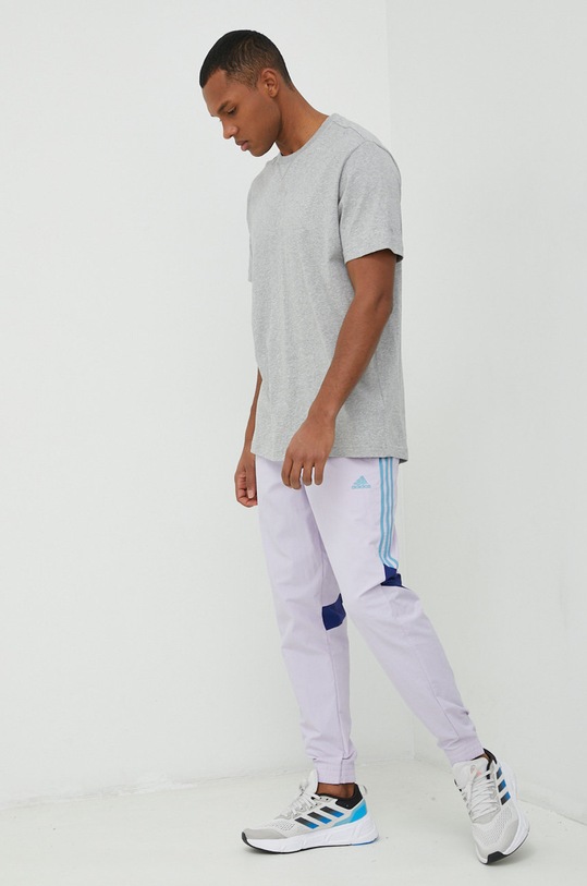 Памучна тениска adidas IC9789 сив SS23