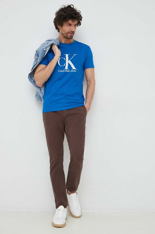 Памучна тениска Calvin Klein Jeans J30J323299.PPYX син SS23
