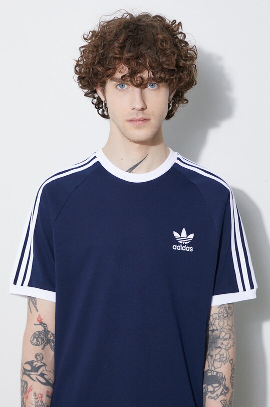 Βαμβακερό μπλουζάκι adidas Originals IA4850 σκούρο μπλε