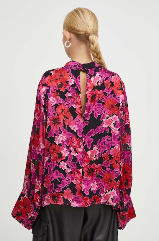 Odzież Gestuz bluzka z domieszką jedwabiu 10908776 różowy