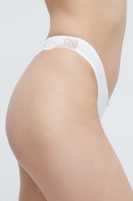 women'secret stringi FEMININE MICRO 8327302 biały SS24