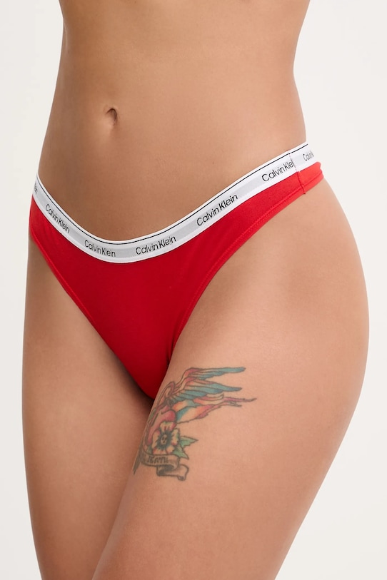 Стринги Calvin Klein Underwear трикотаж красный 000QD5043E