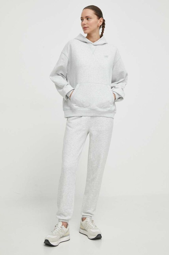 Bavlnená mikina New Balance WT41537AHH sivá SS24