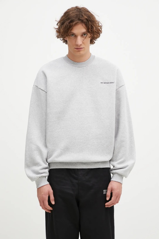 Mikina MKI MIYUKI ZOKU Uniform Crewneck Sweat potisk šedá UNIFORM.CREWNECK.SWEAT