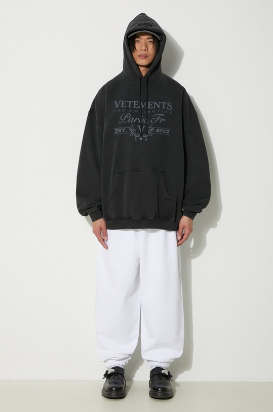 VETEMENTS sweatshirt Paris Logo Hoodie UE64HD220B black SS24