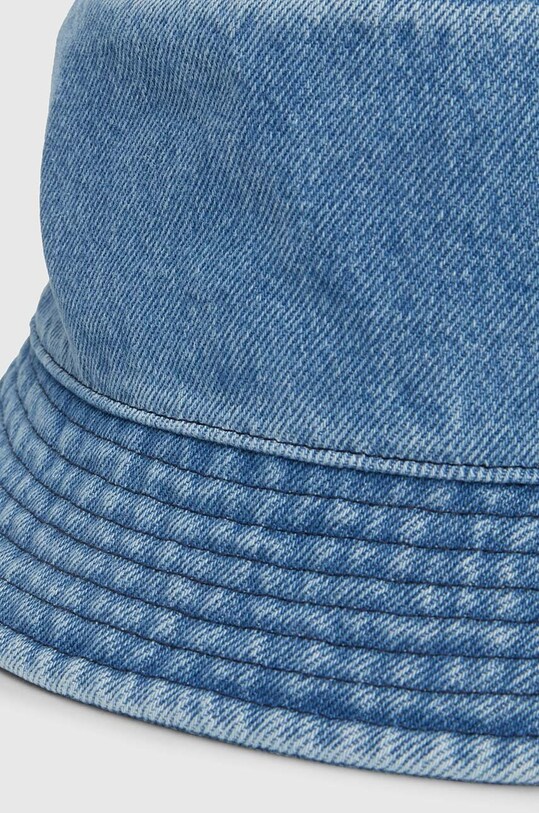 Chłopiec Calvin Klein Jeans kapelusz bawełniany dziecięcy IU0IU00593.PPYH niebieski