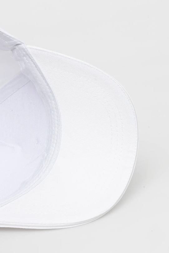 Памучна шапка с козирка Guess бял M3YZ22.WBN60